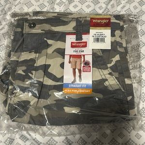 Wrangler Straight Fit Camo Shorts - 16 Husky New!